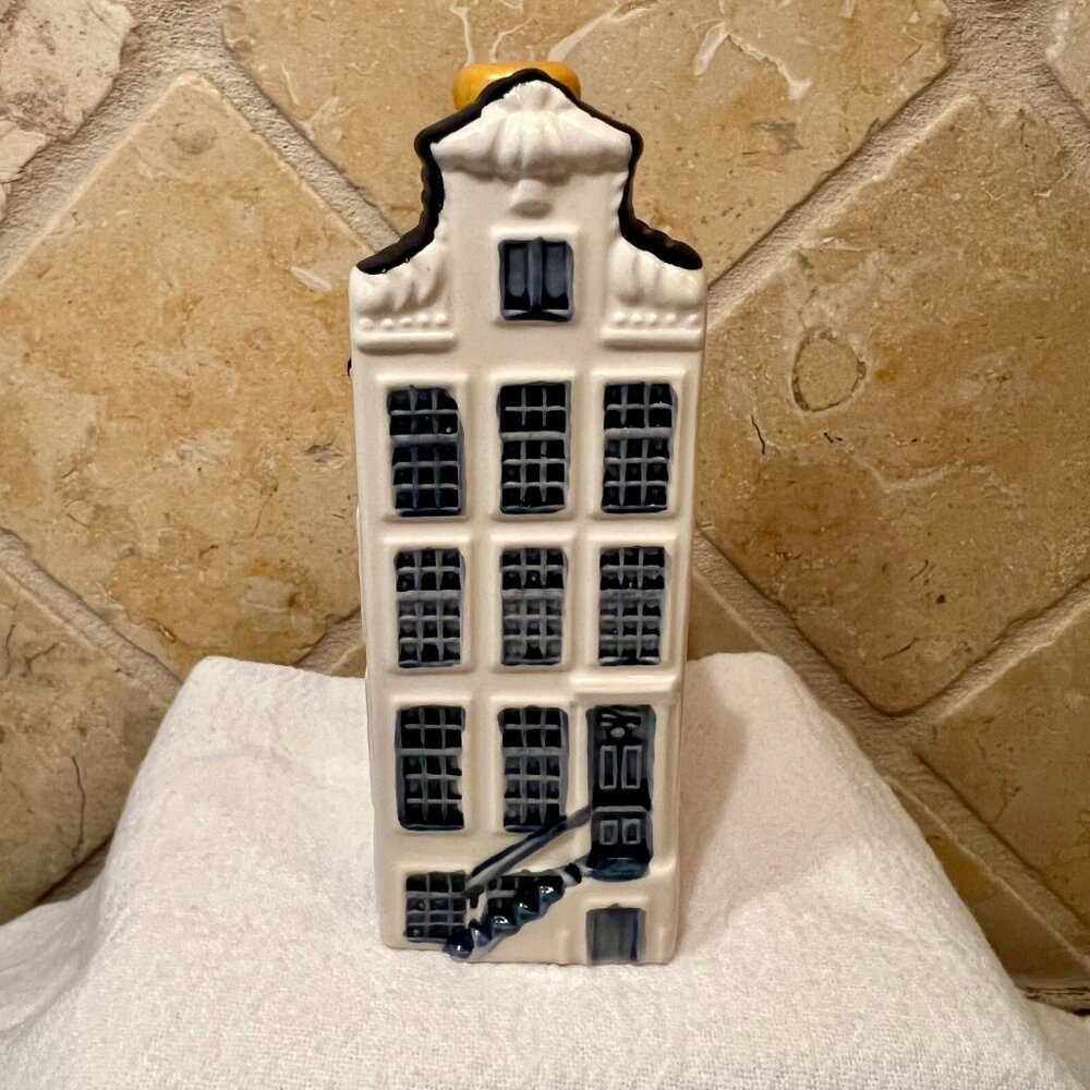 KLM Blue Delft Houses, #46 (2005) SEALED WITH LIQUOR